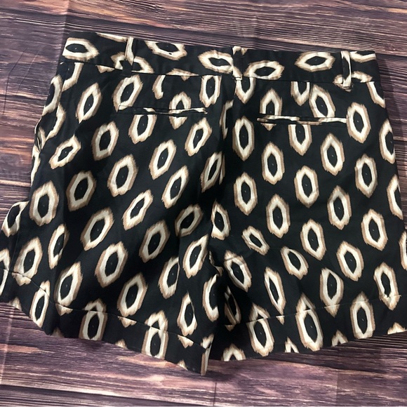 Attention Stylish Black and Cream Patterned Women's Shorts Size 10 - Picture 3 of 5